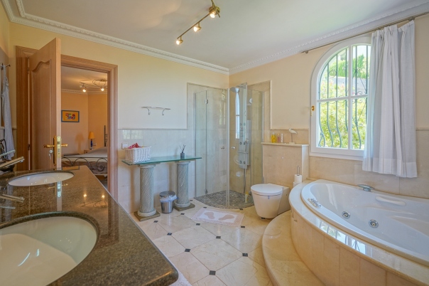 5 bed villa in Pedreguer