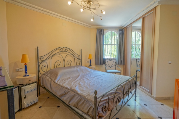 5 bed villa in Pedreguer