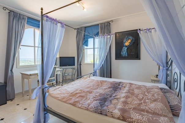 5 bed villa in Pedreguer