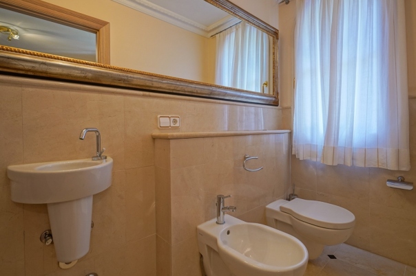 5 bed villa in Pedreguer