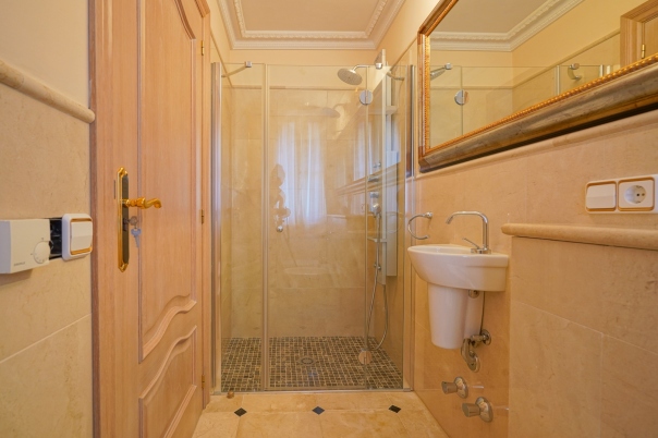 5 bed villa in Pedreguer