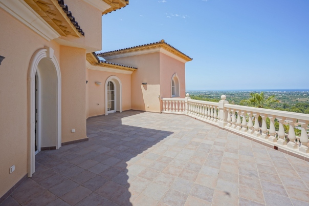 5 bed villa in Pedreguer