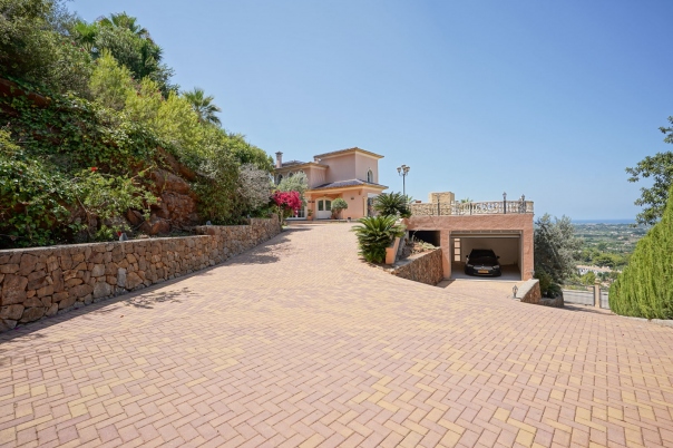 5 bed villa in Pedreguer
