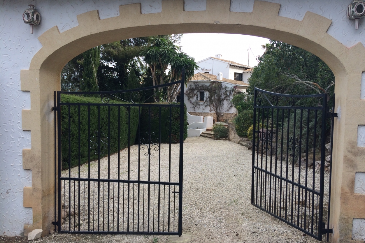Iron Worx - Security Windows, Grills & Gates