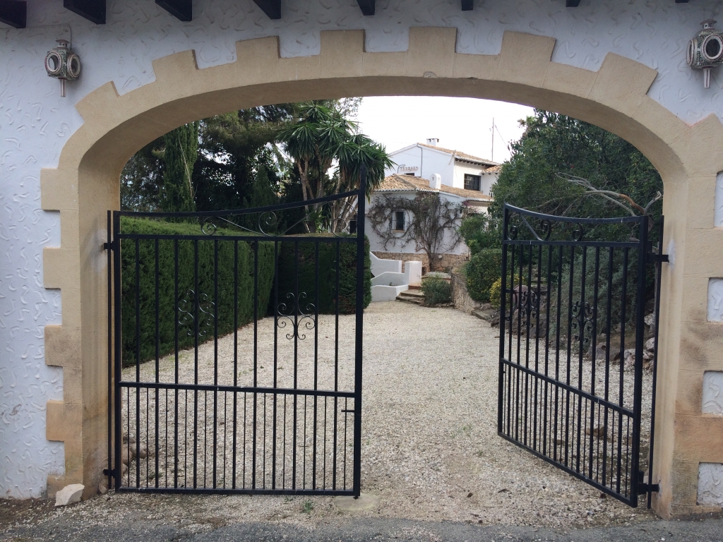 Iron Worx - Security Windows, Grills & Gates