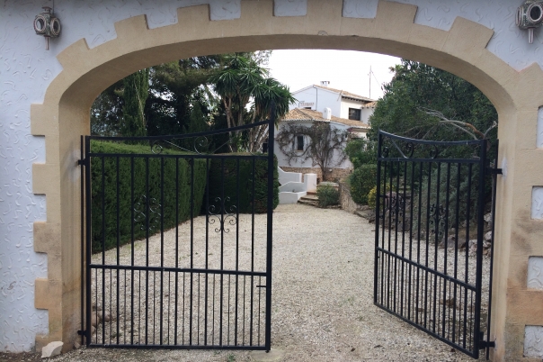 Iron Worx - Security Windows, Grills & Gates