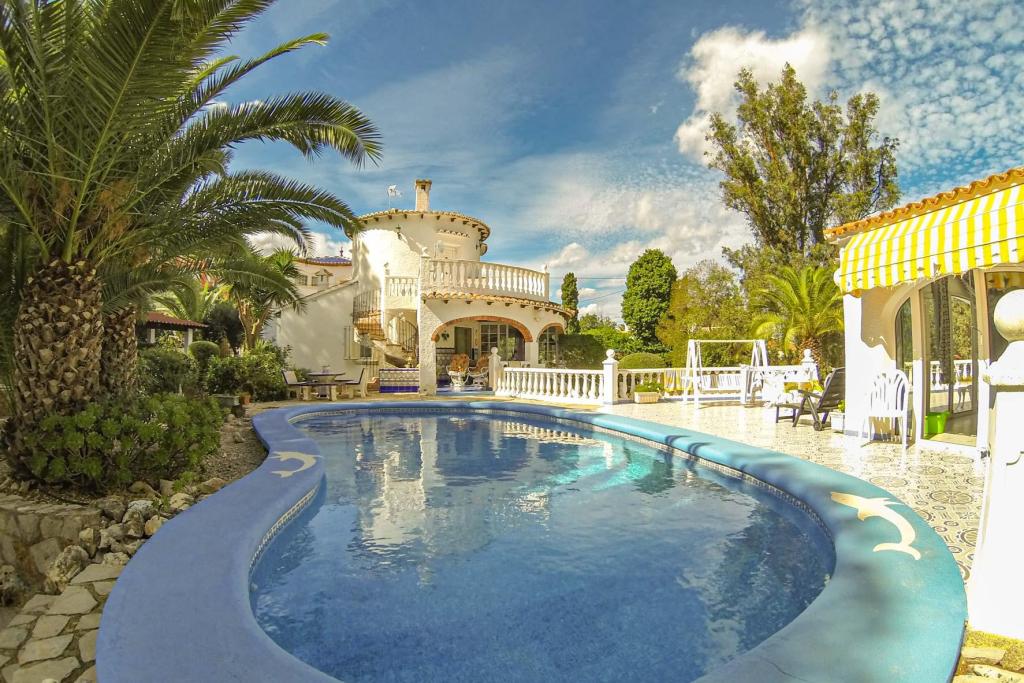 6 bed villa in Denia