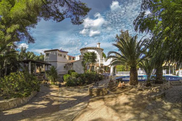 6 bed villa in Denia