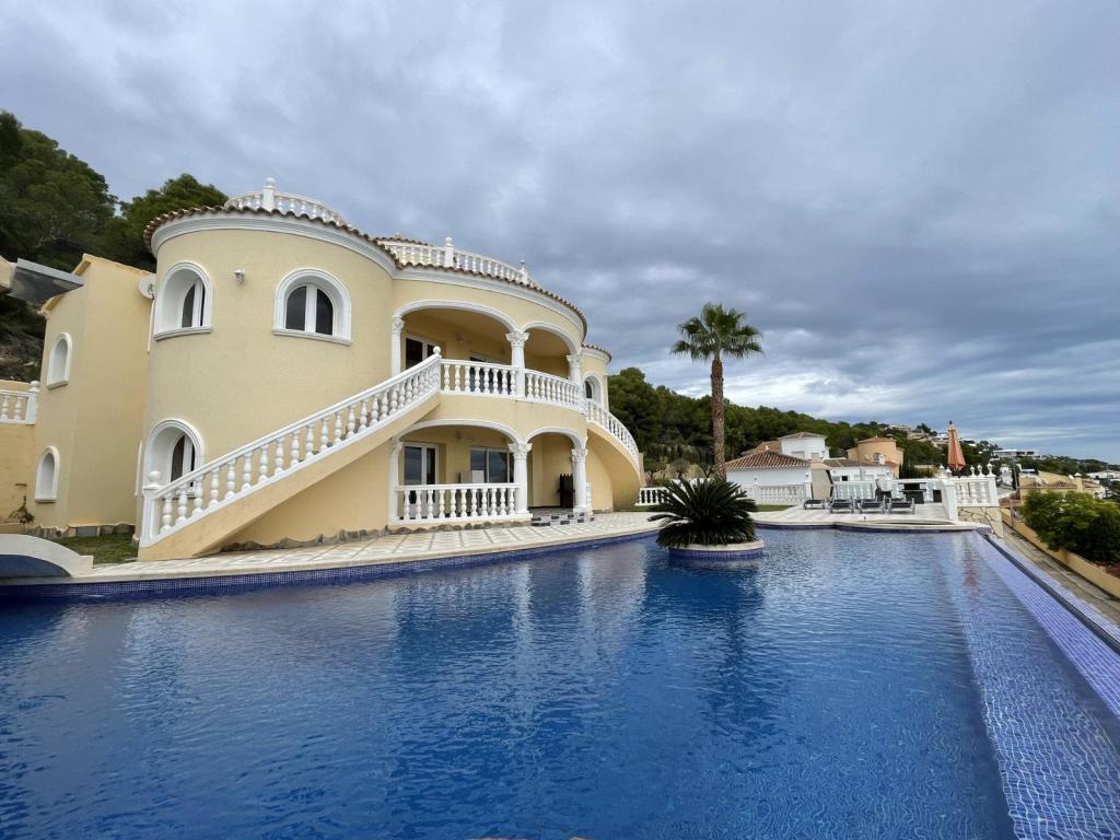 4 bed villas in Calpe