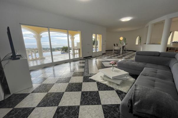 4 bed villas in Calpe