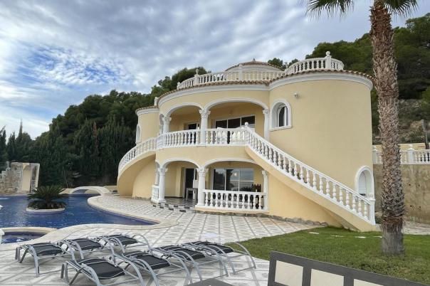 4 bed villas in Calpe