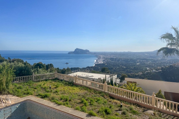 5 bed villa in Altea