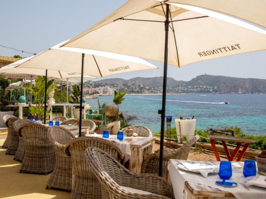 DISCOVER The stunning views & exceptional food at Amantes de Moraira