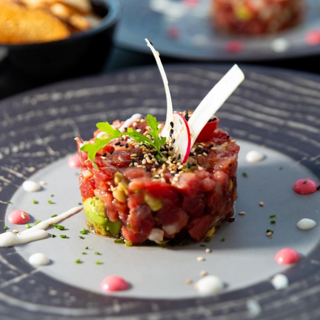 DISCOVER The stunning views & exceptional food at Amantes de Moraira