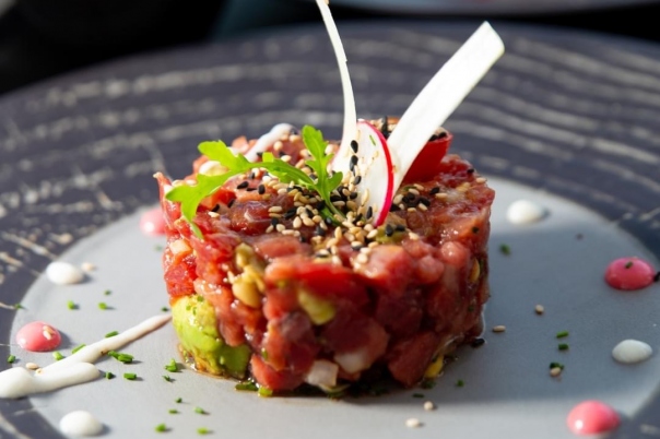 DISCOVER The stunning views & exceptional food at Amantes de Moraira