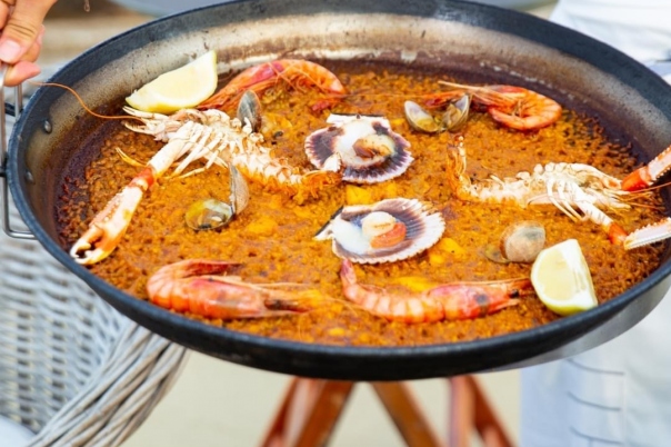 DISCOVER The stunning views & exceptional food at Amantes de Moraira