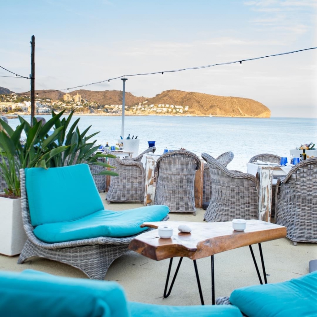 DISCOVER The stunning views & exceptional food at Amantes de Moraira