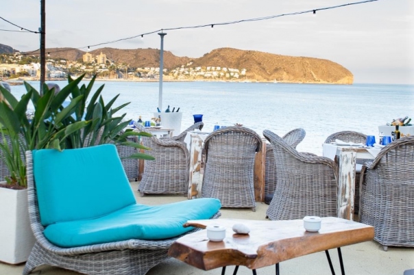 DISCOVER The stunning views & exceptional food at Amantes de Moraira