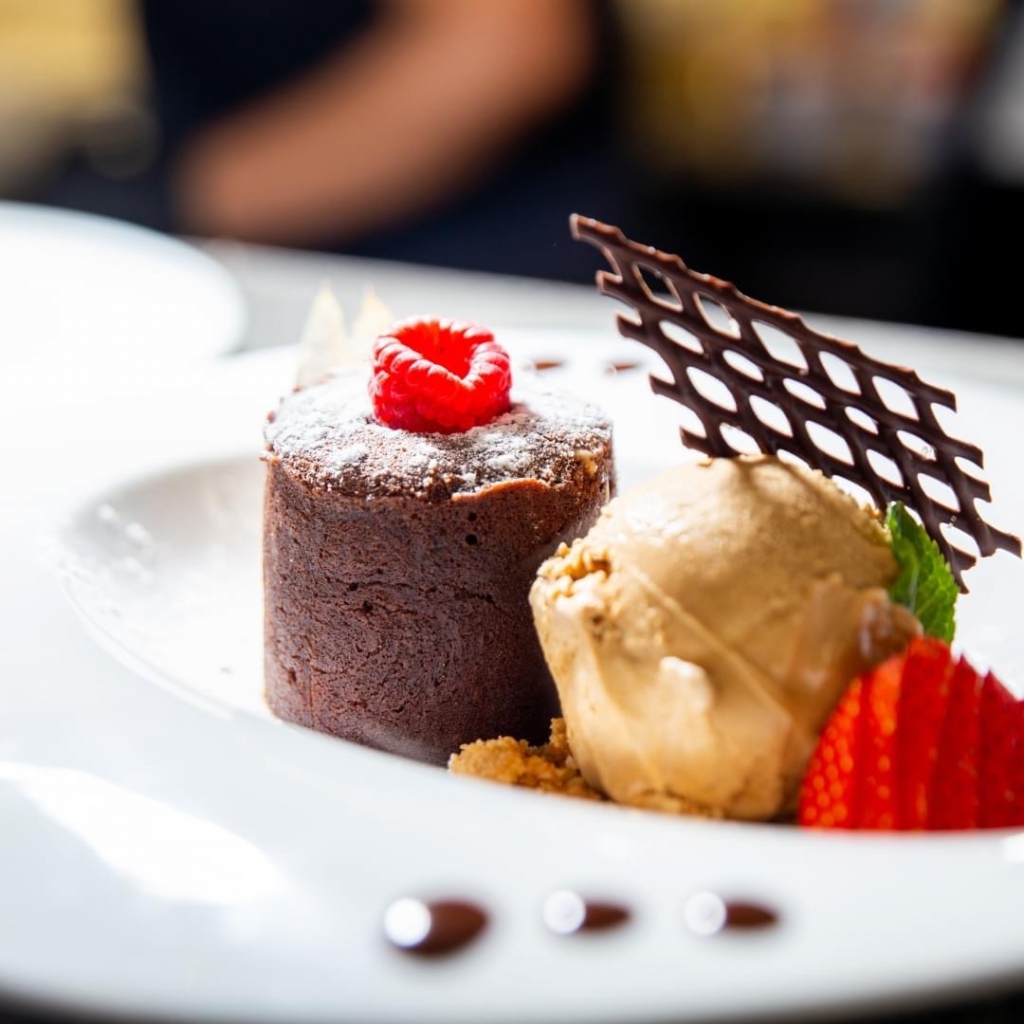 DISCOVER The stunning views & exceptional food at Amantes de Moraira