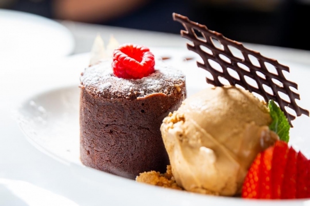 DISCOVER The stunning views & exceptional food at Amantes de Moraira