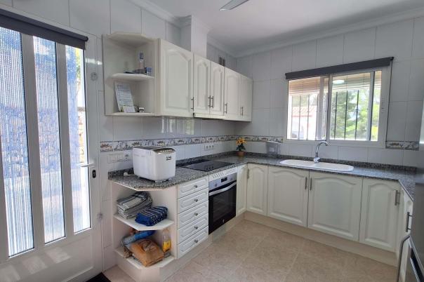 5 bed villa in Orba