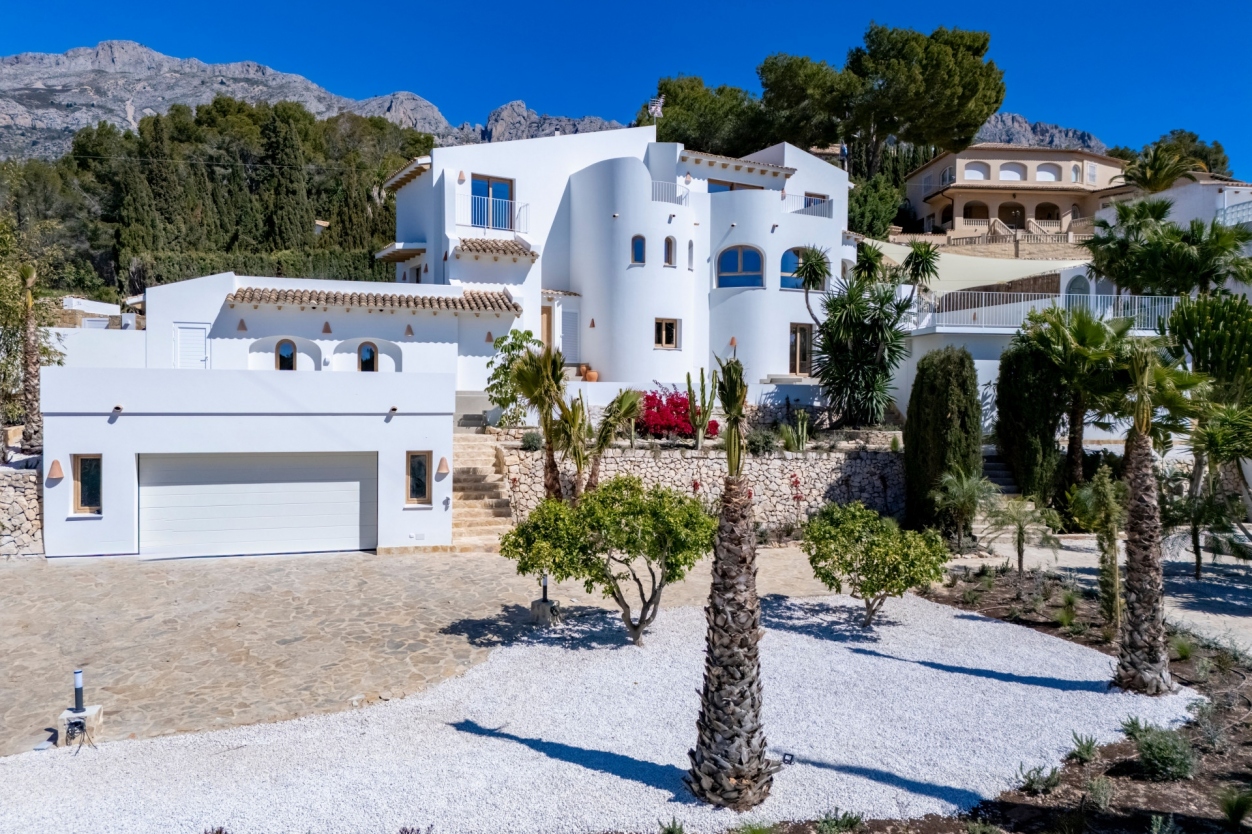 5 bed villa in Altea