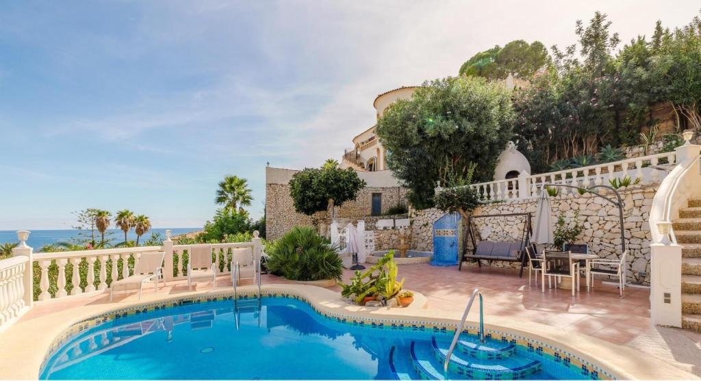 5 bed villas in Calpe / Calp