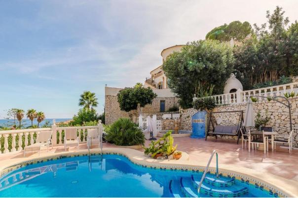 5 bed villas in Calpe / Calp