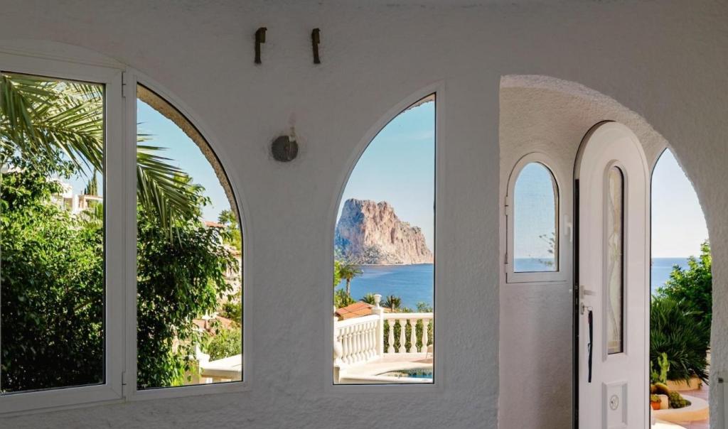 5 bed villas in Calpe / Calp