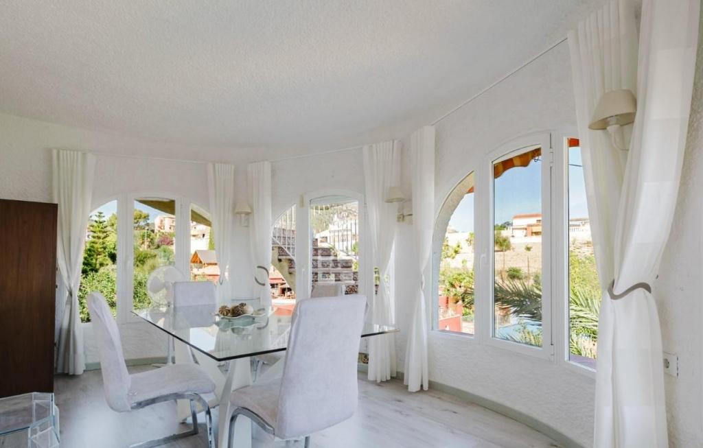 5 bed villas in Calpe / Calp