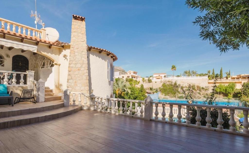 5 bed villas in Calpe / Calp
