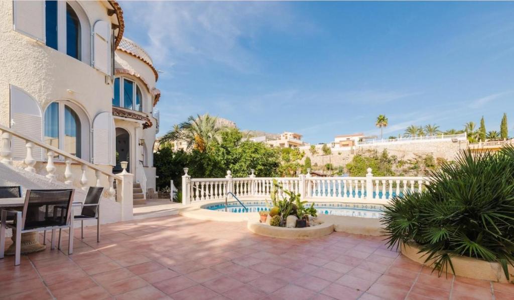 5 bed villas in Calpe / Calp