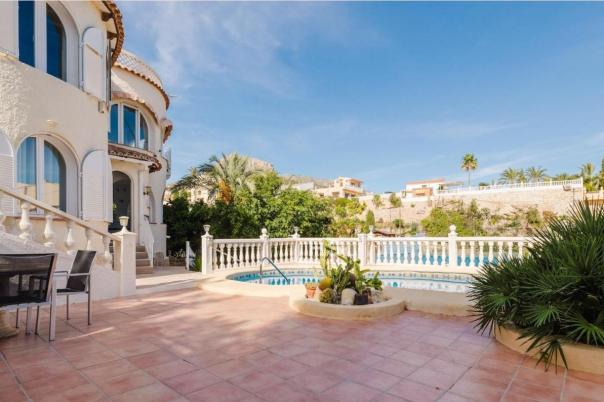 5 bed villas in Calpe / Calp