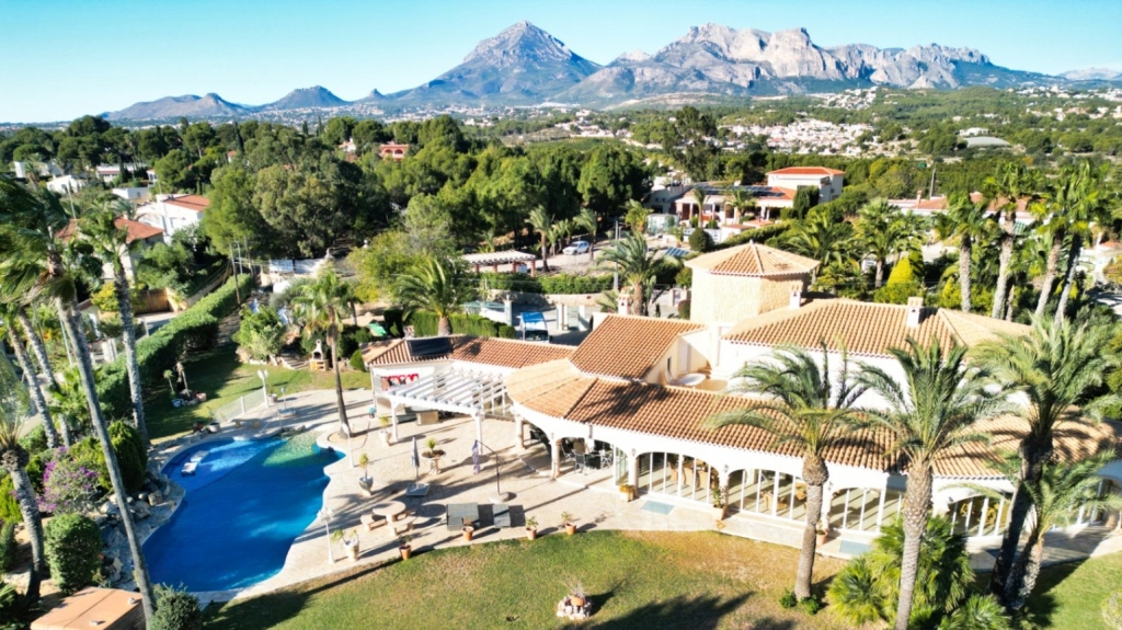 6 bed villa in Altea