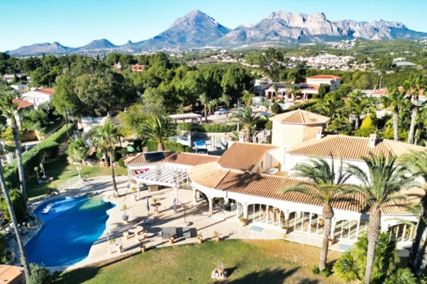 6 bed villa in Altea