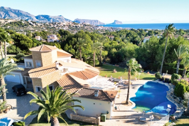 6 bed villa in Altea