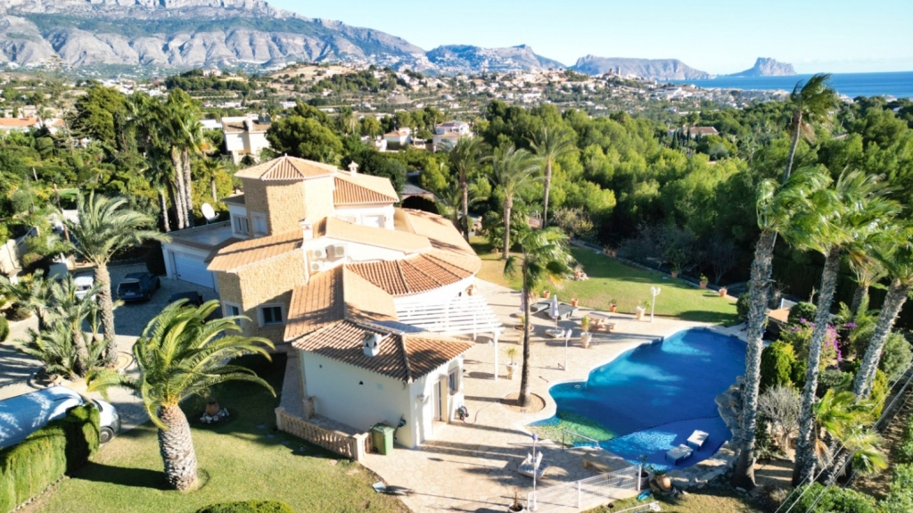 6 bed villa in Altea