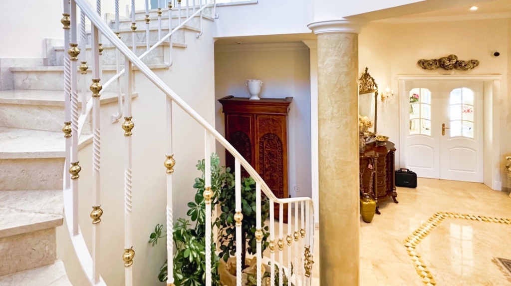 6 bed villa in Altea