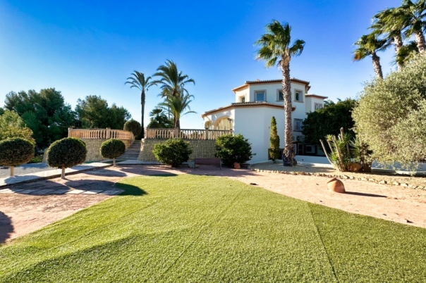 6 bed villa in Altea