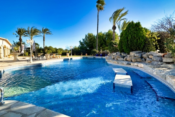 6 bed villa in Altea
