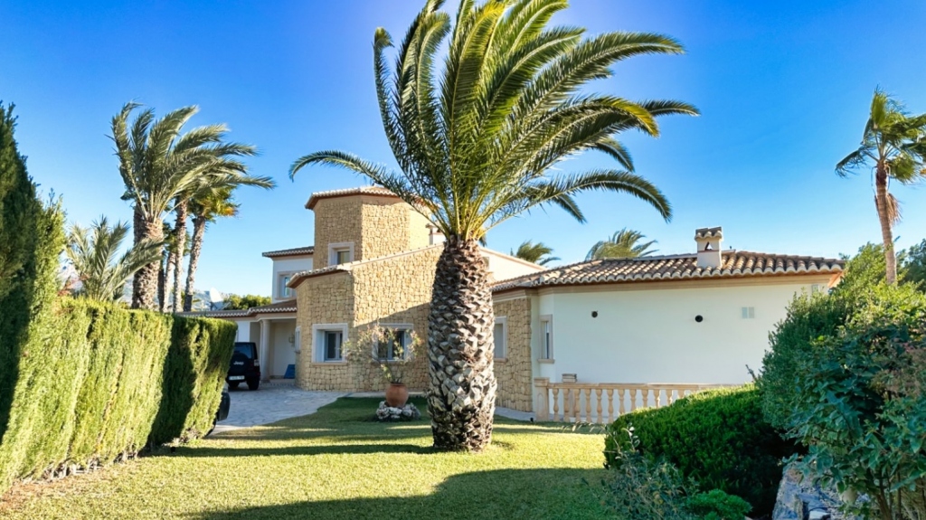 6 bed villa in Altea