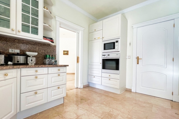 6 bed villa in Altea