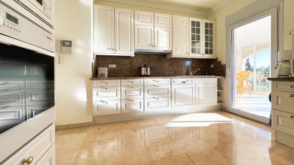 6 bed villa in Altea