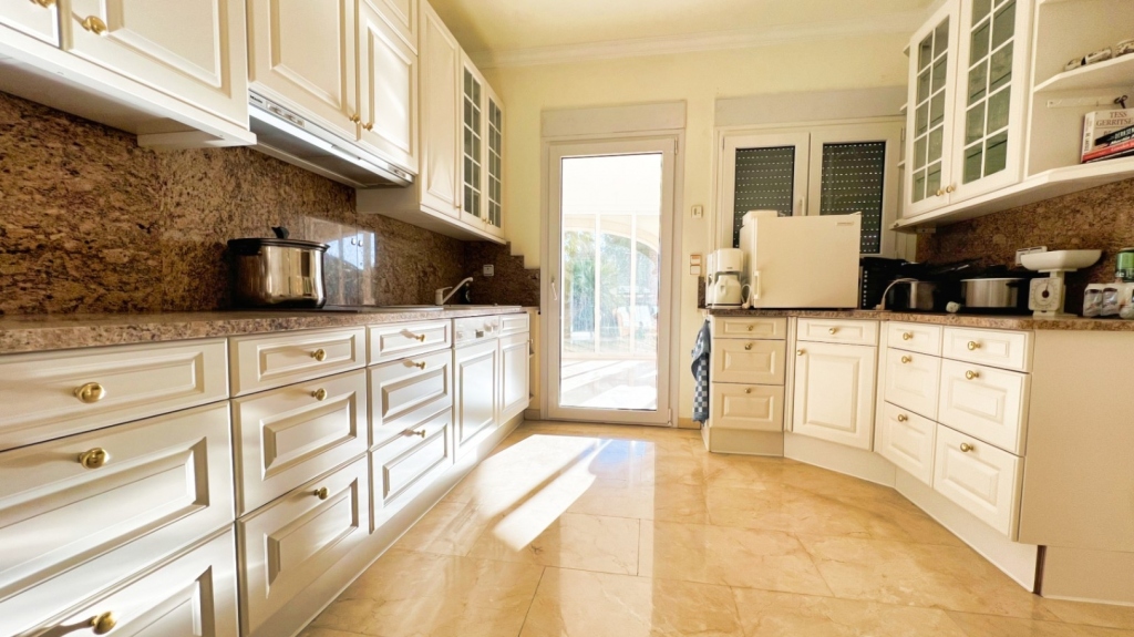 6 bed villa in Altea