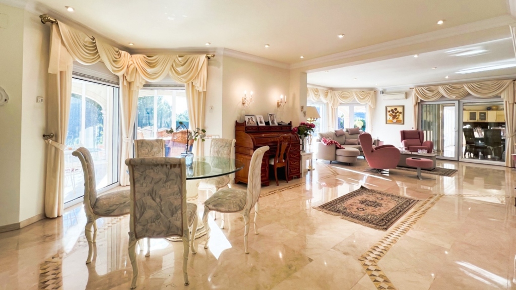 6 bed villa in Altea