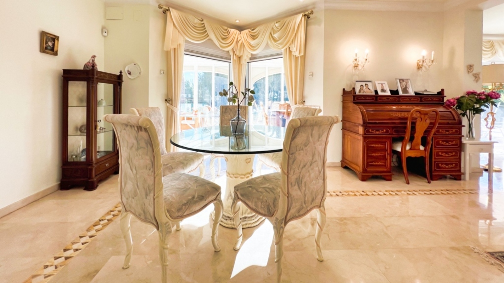 6 bed villa in Altea