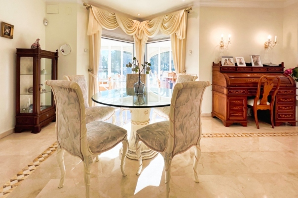 6 bed villa in Altea