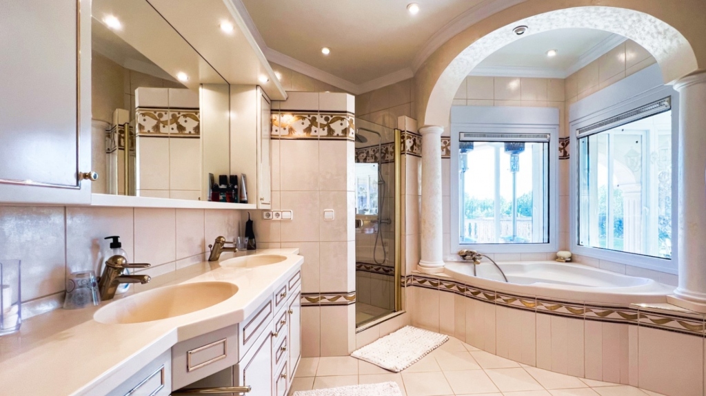 6 bed villa in Altea