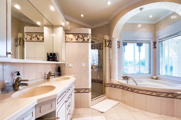 6 bed villa in Altea