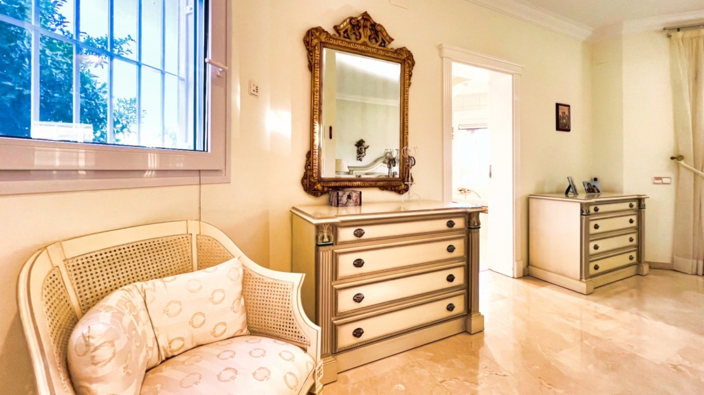 6 bed villa in Altea